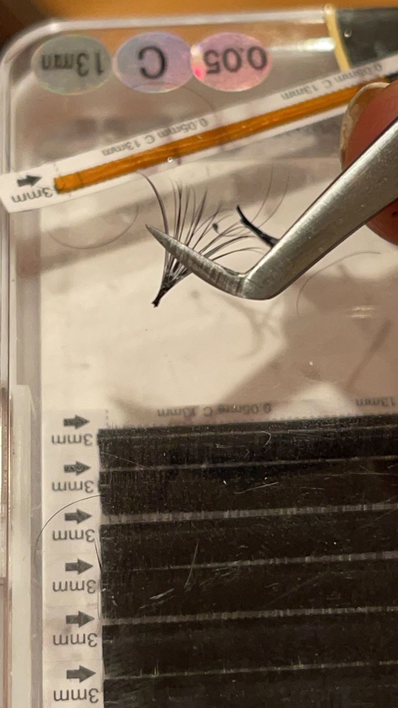 Customer photo review of 0.05 CASHMERE NOIR COLLECTION VOLUME LASHES SINGLE LENGTH 8-18MM