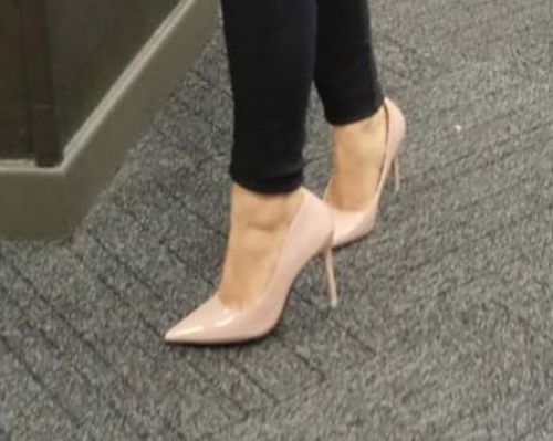Customer photo review of Petite Feet Women's Pointed Patent Heel Pumps AS132