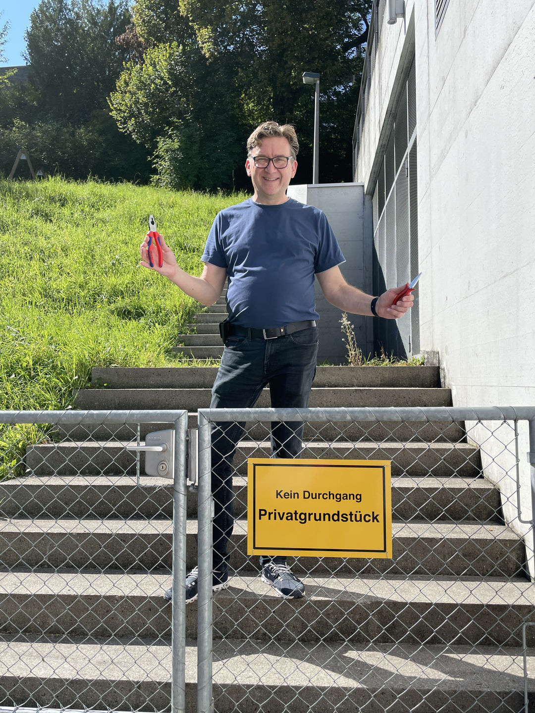 Customer photo review of Kein Durchgang Privatgrundstück Schild aus Alu-Verbund mit UV-Schutz