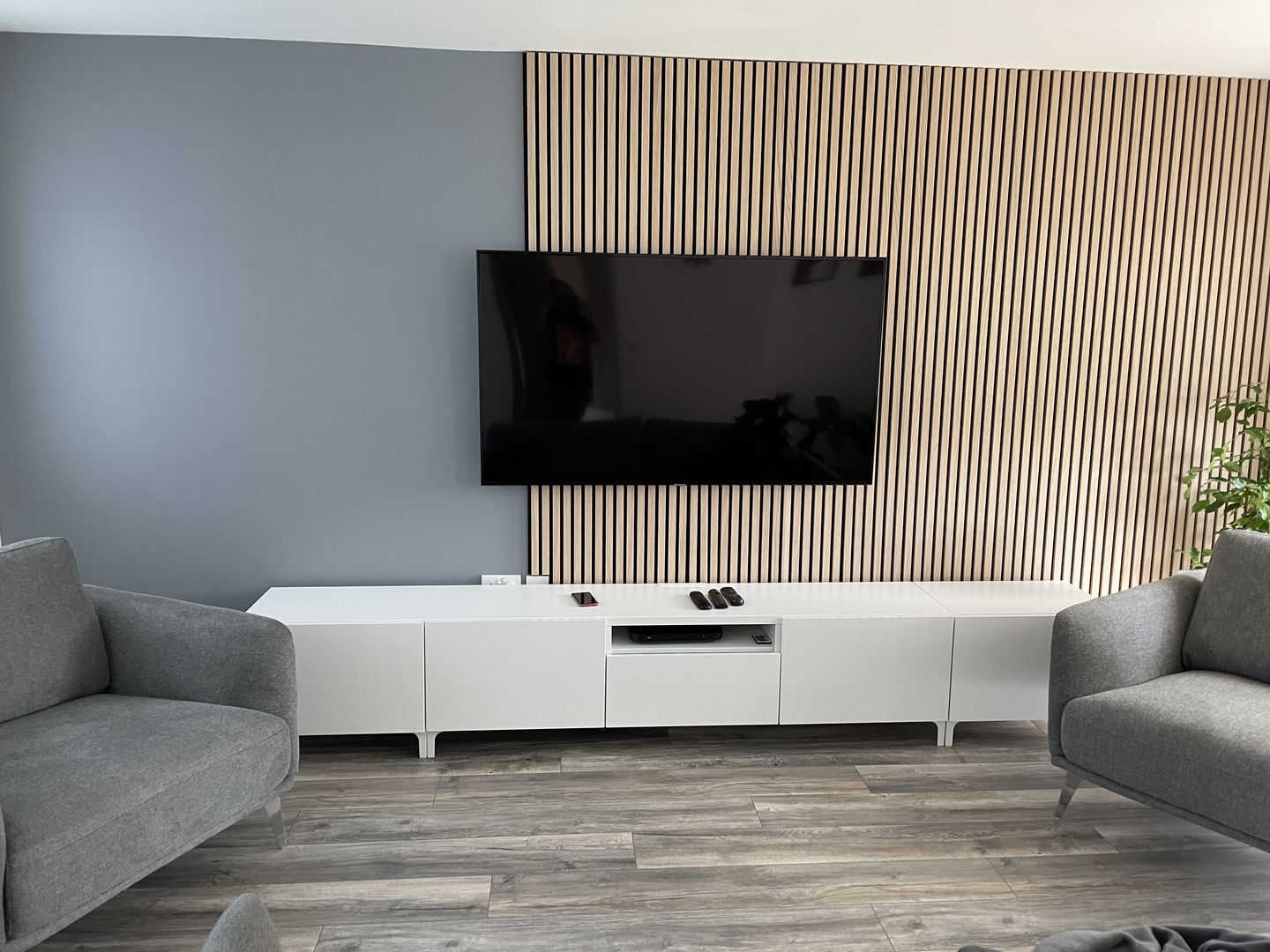 Customer photo review of SlatWall Natural Oak Sample