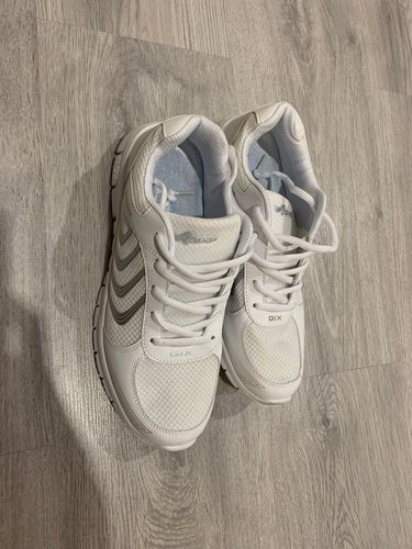 Customer photo review of Chaussures Orthopédiques Sport en maille pour femmes