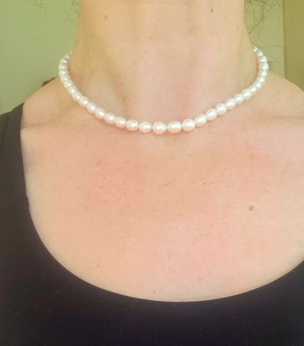 Customer photo review of The Medium Pearl Short Necklace