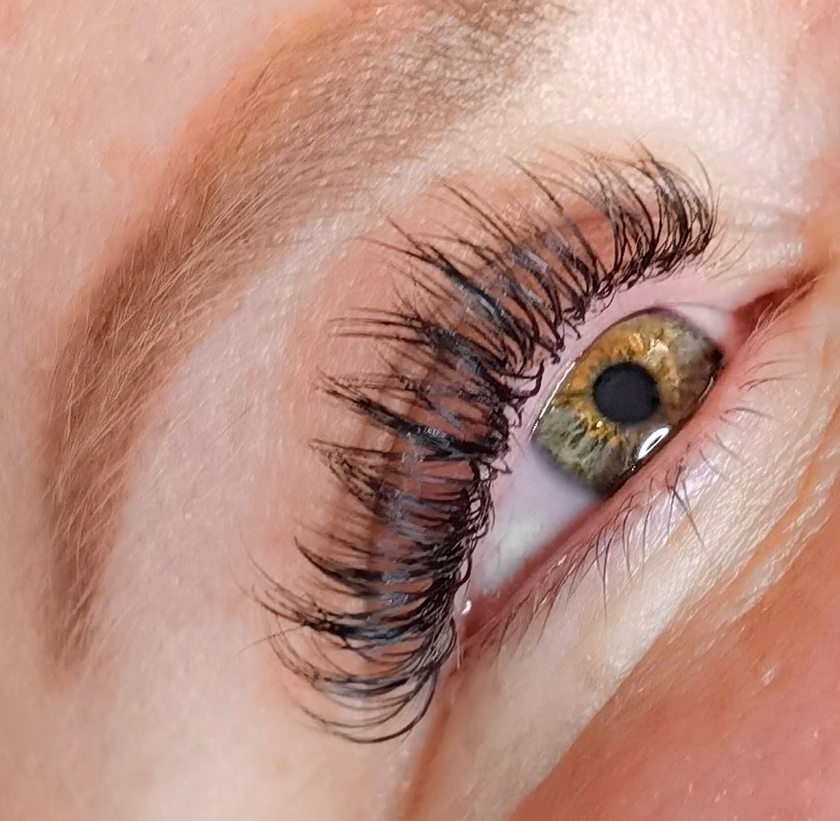 Customer photo review of 0.15 Flat Split Tip Cashmere Eyelash Extensions (16 lines)