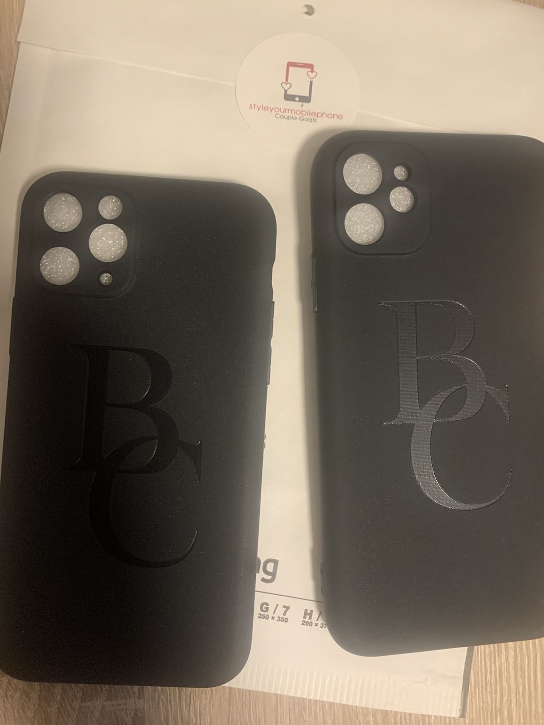 Customer photo review of ID Case - 2 Buchstaben, Datum (graviert)