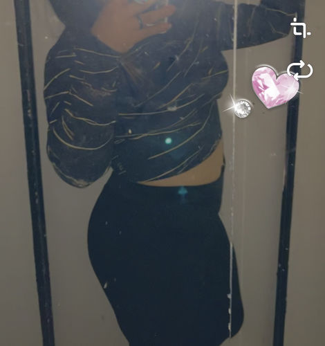 Customer photo review of Tiger's Eye Long Sleeve Crop Top