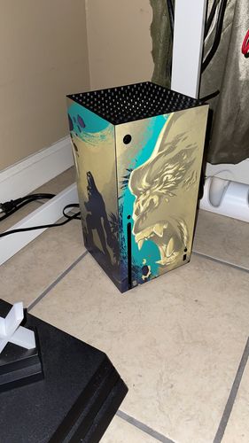 Customer photo review of Kong - Xbox Series X Console Skin