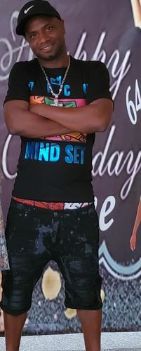 Customer photo review of Rich Mind Set Graphic Tee (Black)