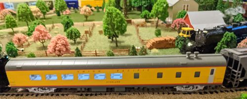 Customer photo review of WalthersProto 920-18603  85' ACF 48-Seat Diner Union Pacific(R) Heritage Fleet - Ready to Run - Lighted -- UPP #302 Overland (Armour Yellow, gray, red), HO