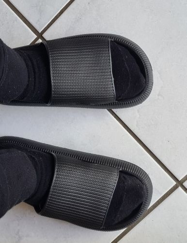Customer photo review of Cola Ultra-Soft Slippers