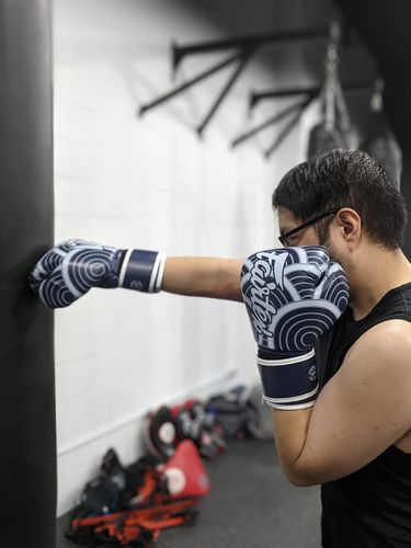 Customer photo review of FAIRTEX JAPANESE ART BLUEWAVE BOXING GLOVE - BGV14BLU