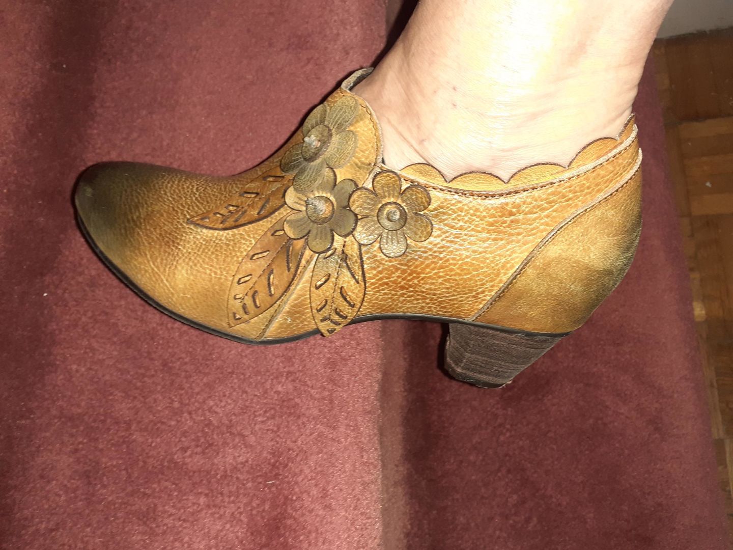Customer photo review of Retro Handmade Floral Leather Low-Heel Pumps