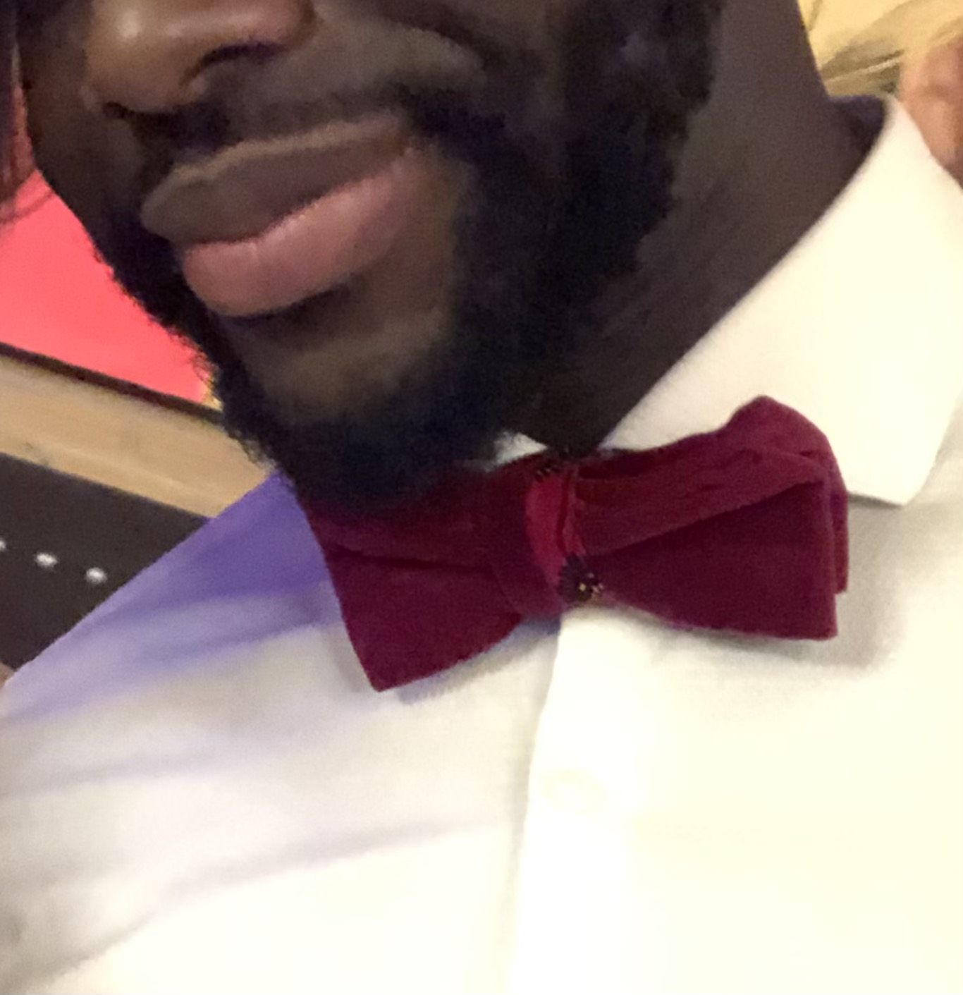 Customer photo review of Nœud Papillon Bourgogne - Velours Et Pagne Africain