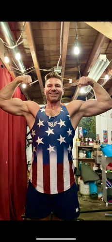 Customer photo review of Size Up USA Print Y-Back Tank