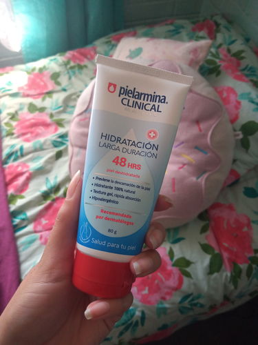 Customer photo review of Crema de Manos Pielarmina Clinical Hidratación 48 horas 80 g