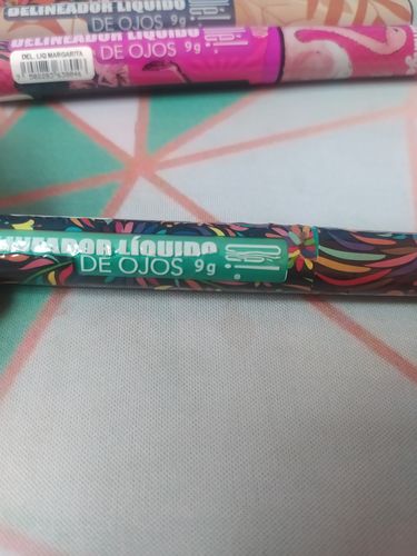 Customer photo review of Delineador de Ojos Olé! Acitron, 9 g