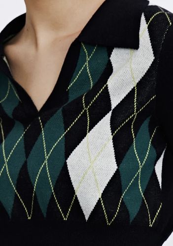 Customer photo review of Argyle Pattern V Neck Cropped Knitted Top