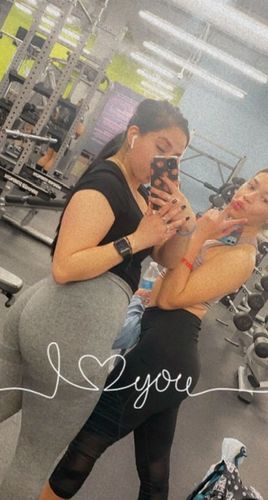 Customer photo review of Dark Grey Contour Scrunch Butt Leggings