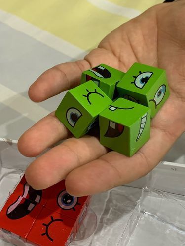 Customer photo review of Cube de construction MaxiPuzzle™