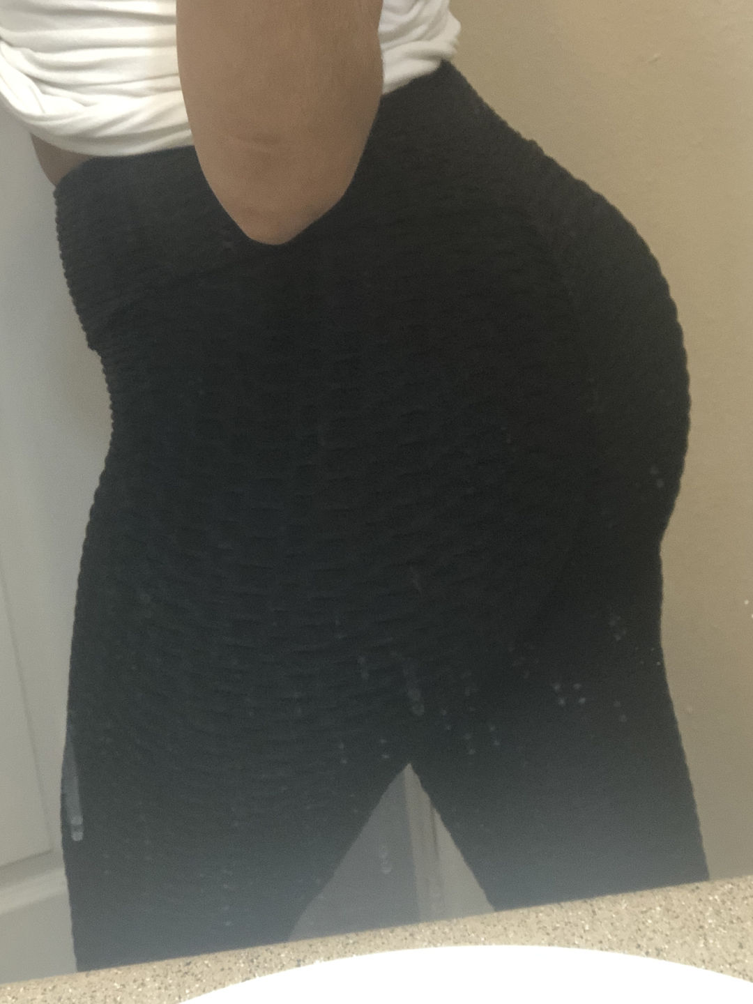 Customer photo review of Anti-Cellulite High Waisted Textured Leggings