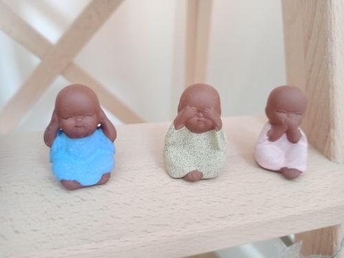 Customer photo review of Statues "Petits Moines Bouddha" en Céramique