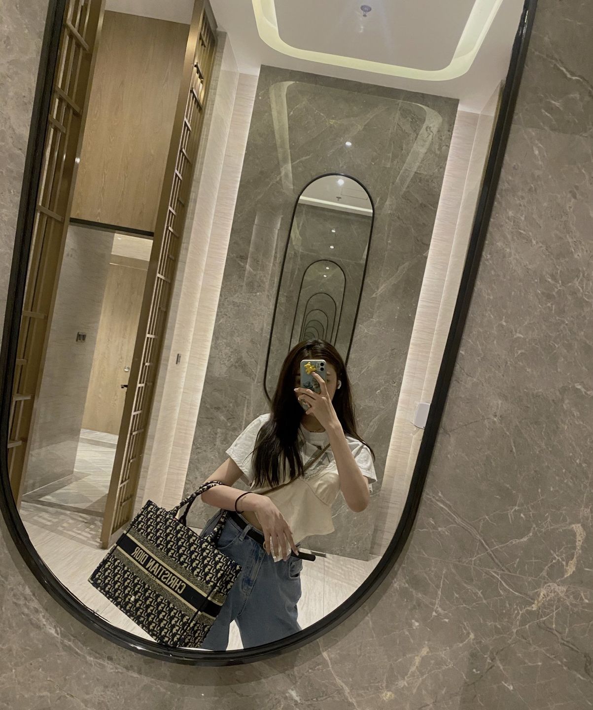 Customer photo review of 【ディオール】◆人気 BOOK TOTE 定番柄刺繍 トートバッグ-3 sizes
