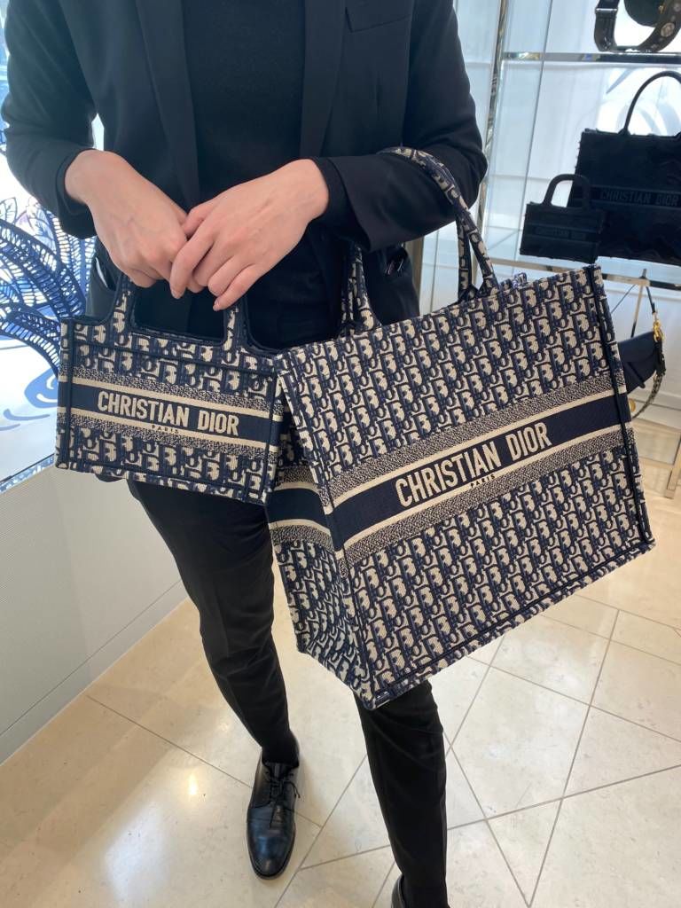 Customer photo review of 【ディオール】◆人気 BOOK TOTE 定番柄刺繍 トートバッグ-3 sizes
