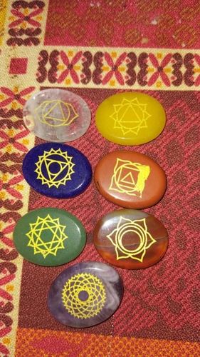 Customer photo review of 7 pierres naturelles gravées "Équilibre et guérison des Chakras"