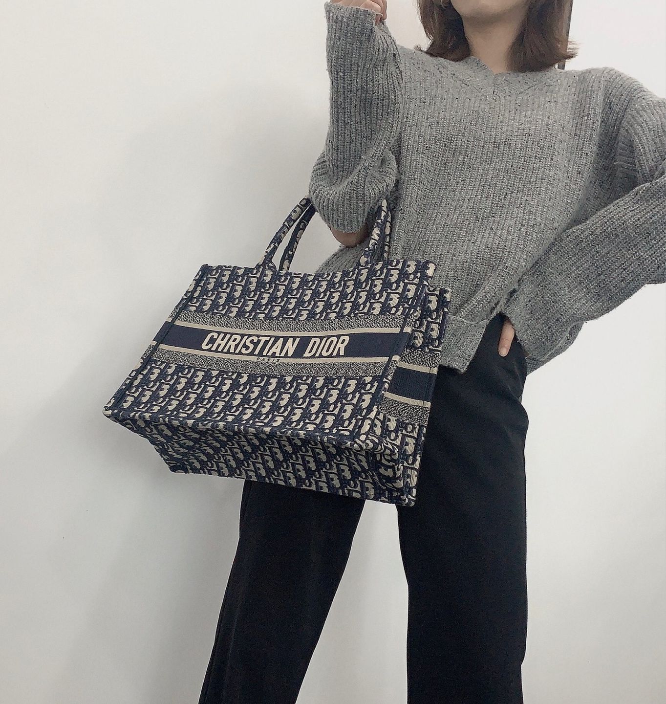 Customer photo review of 【ディオール】◆人気 BOOK TOTE 定番柄刺繍 トートバッグ-3 sizes