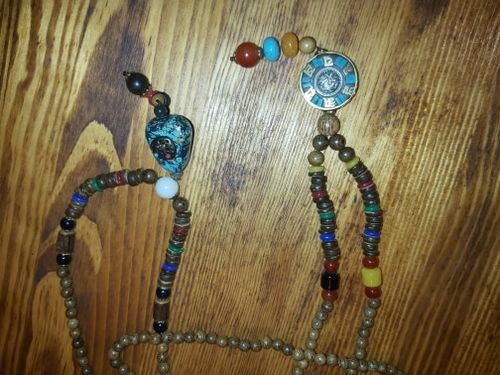 Customer photo review of Collier Mâlâ du Népal en Bois et Pierres naturelles - 12 modèles disponibles