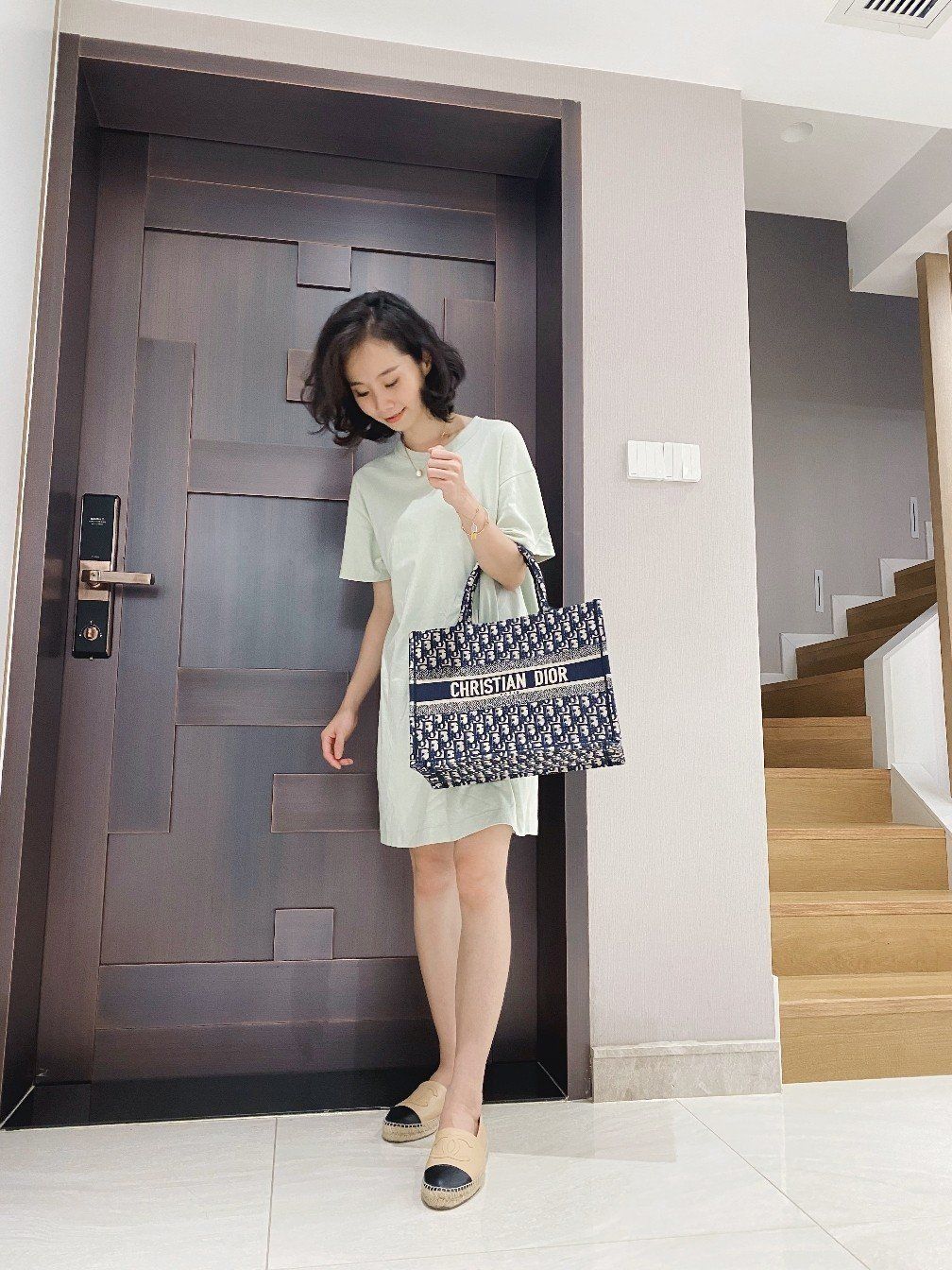 Customer photo review of 【ディオール】◆人気 BOOK TOTE 定番柄刺繍 トートバッグ-3 sizes