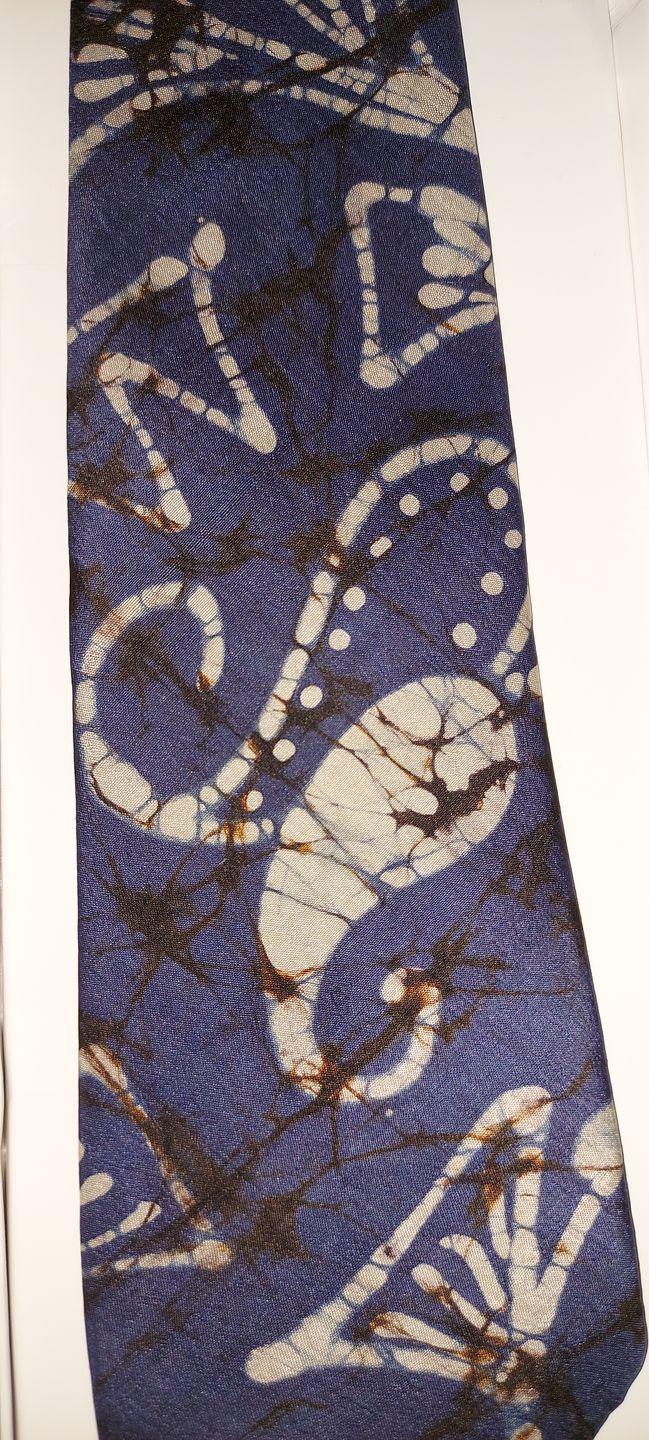 Customer photo review of Metallic Grey Batik Printed Silk Tie