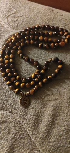 Customer photo review of Bracelet ou collier Mâlâ "OM" en Œil de Tigre