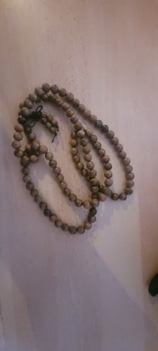 Customer photo review of Bracelet ou collier Mâlâ Tibétain en Bois de Wengé