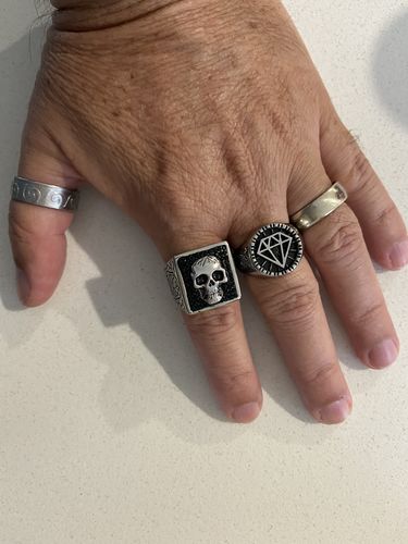 Customer photo review of TREASURE SKULL RING