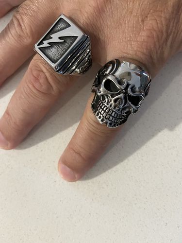Customer photo review of TRIPLE SKULL BIKER RING
