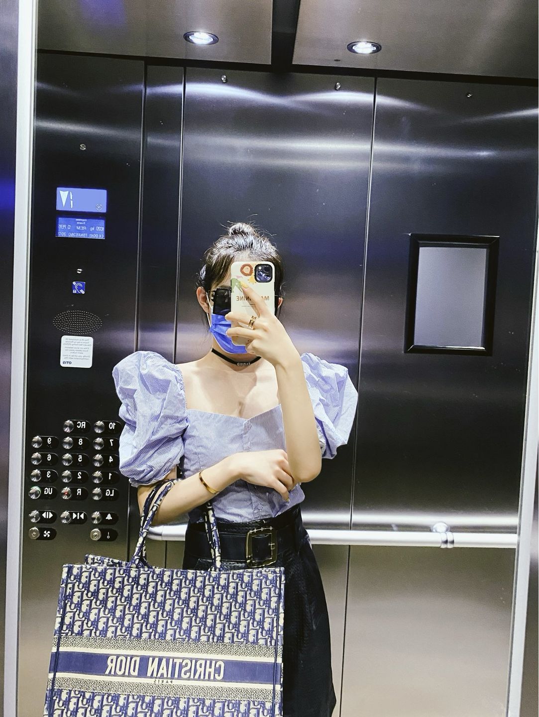 Customer photo review of 【ディオール】◆人気 BOOK TOTE 定番柄刺繍 トートバッグ-3 sizes