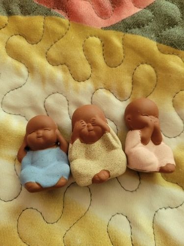 Customer photo review of Statues "Petits Moines Bouddha" en Céramique