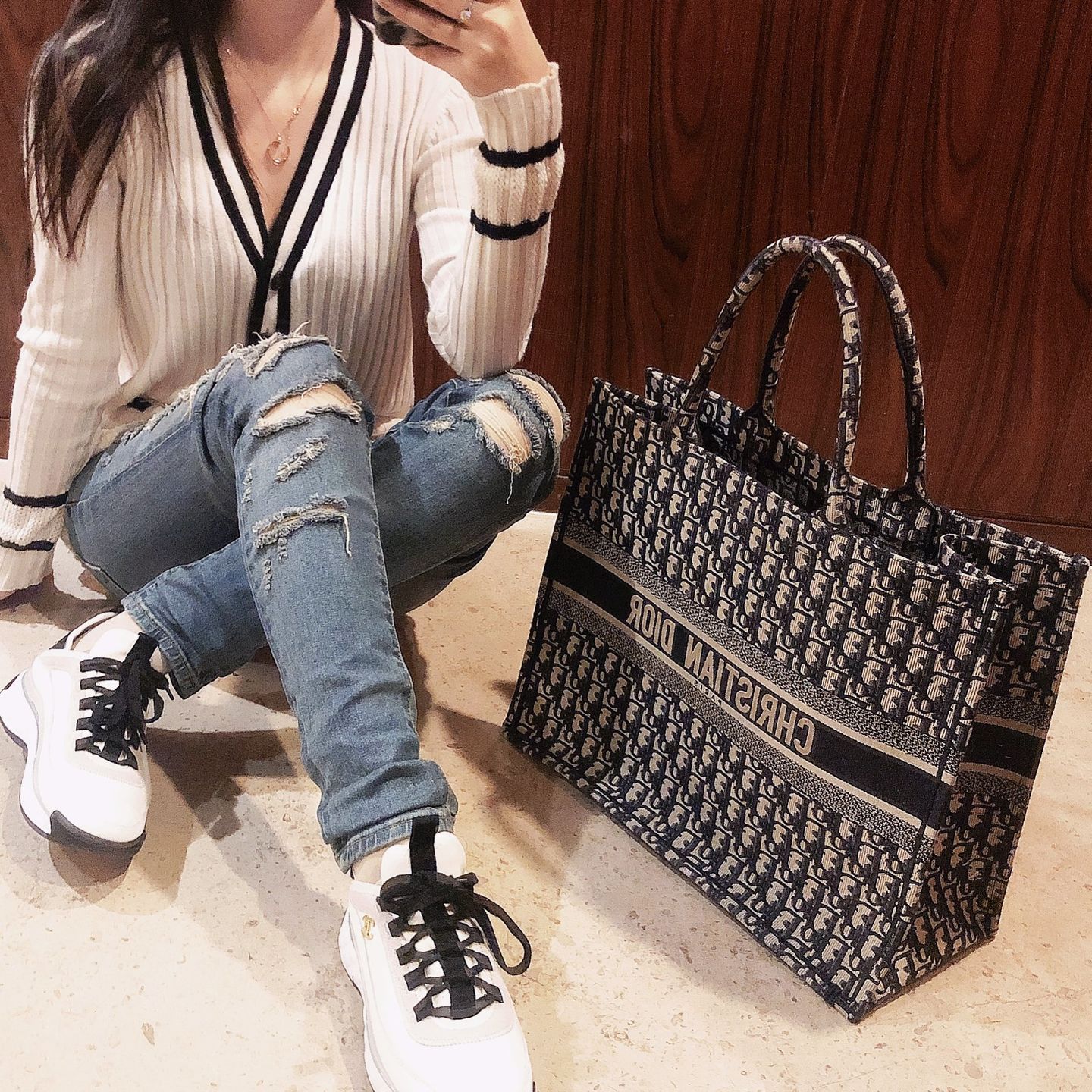 Customer photo review of 【ディオール】◆人気 BOOK TOTE 定番柄刺繍 トートバッグ-3 sizes