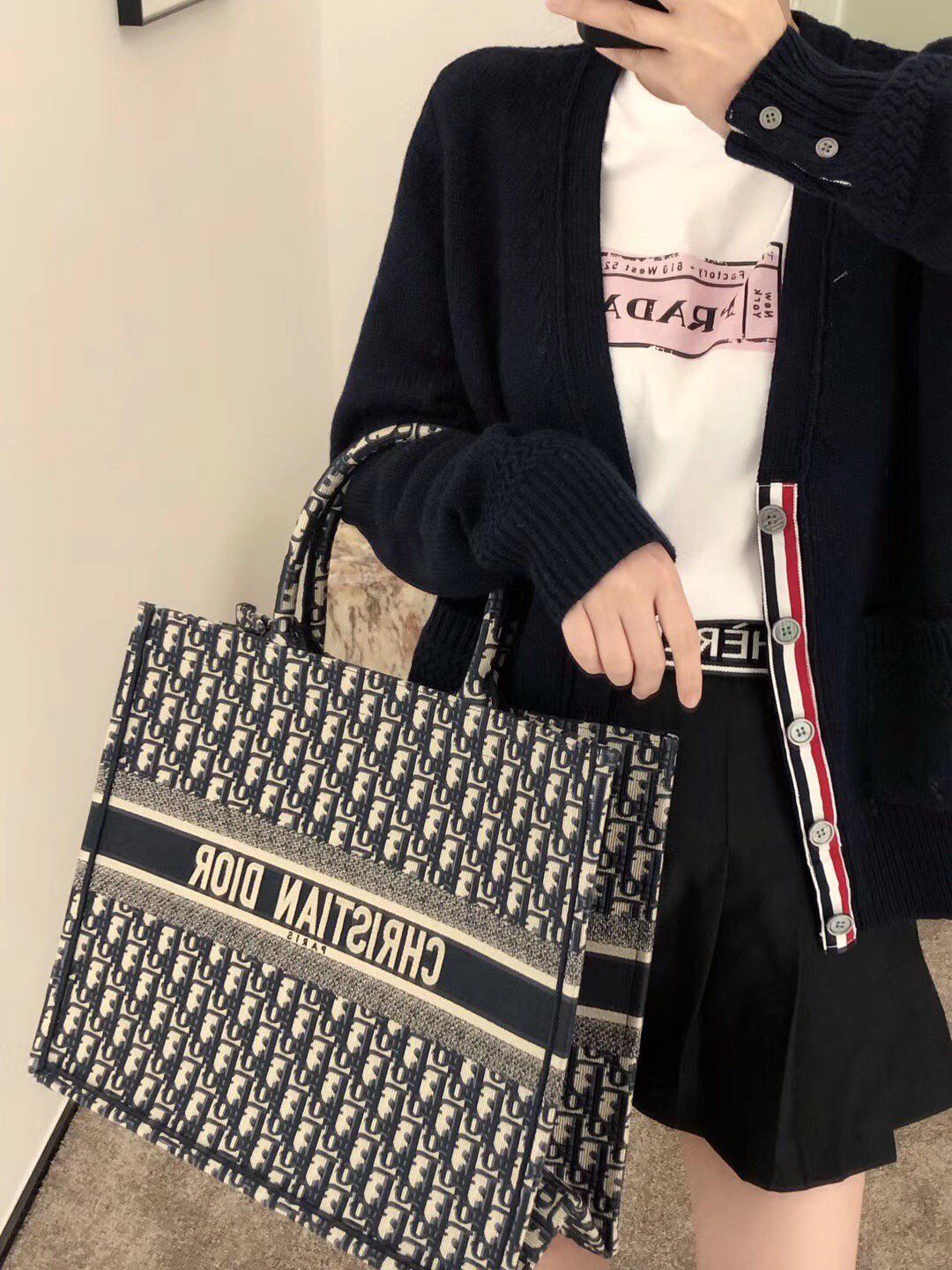 Customer photo review of 【ディオール】◆人気 BOOK TOTE 定番柄刺繍 トートバッグ-3 sizes