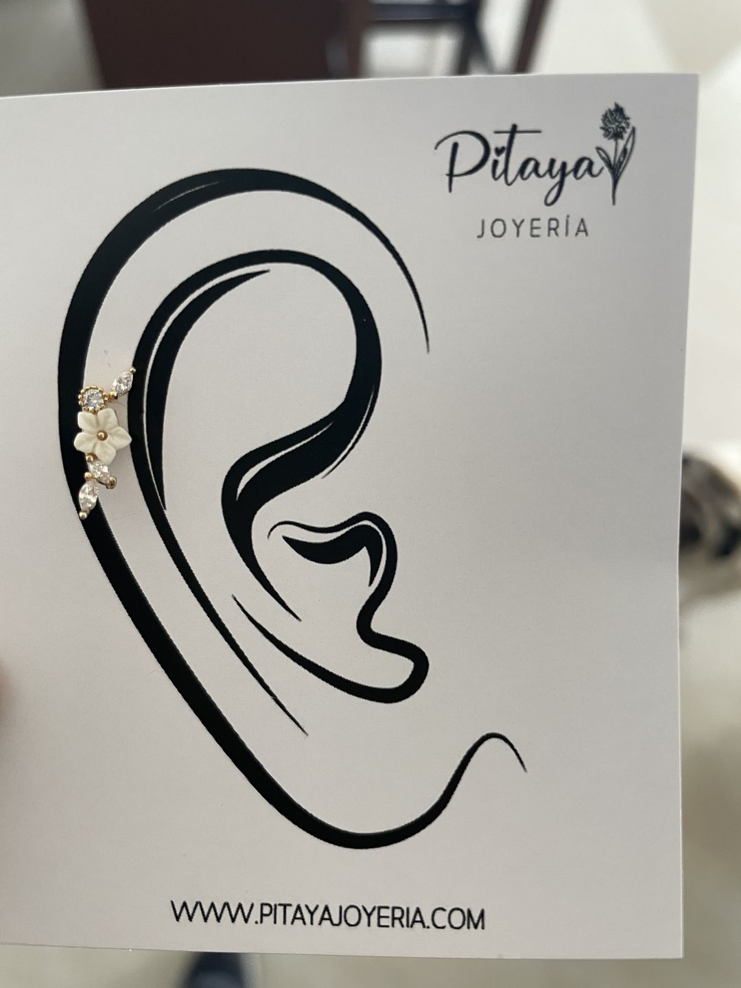 Customer photo review of Piercing de Florecita con Zirconias