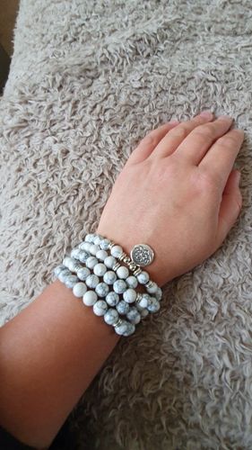 Customer photo review of Bracelet ou collier Mâlâ "Lotus" en Howlite