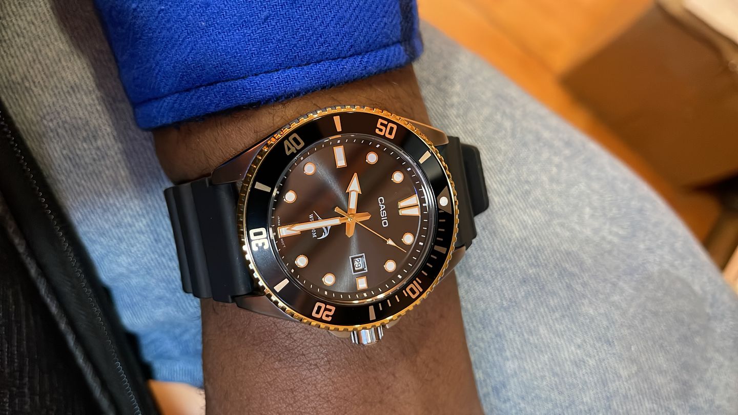 Customer photo review of Reloj Casio Submariner Marlin Duro MDV106G-1AVCF Negro Dorado Buceo [EXCLUSIVO]
