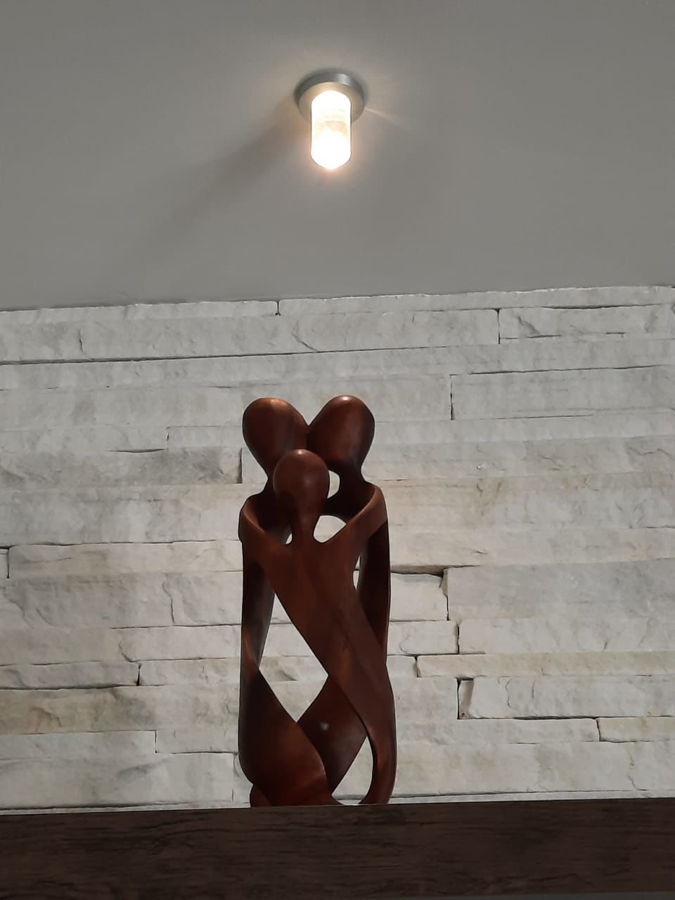 Customer photo review of Escultura Abstrata Família | Bali