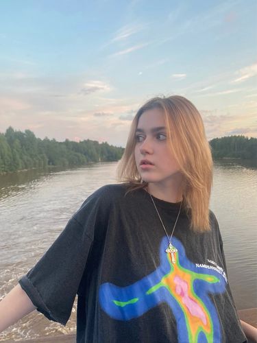 Customer photo review of NEV Distorted Portrait Graphic Cotton Tee