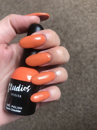 Customer photo review of Gel nail polish Studios, dark cheddar, 8ml