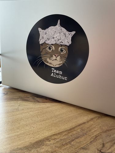 Customer photo review of GROSSE STICKER / AUFKLEBER • TEAM ALUHUT (10 STK.)