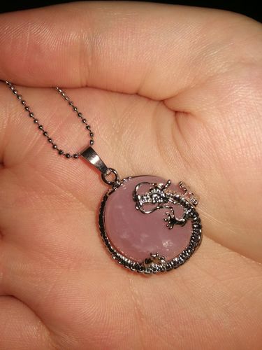 Customer photo review of Collier et Pendentif Dragon en Pierre Naturelle