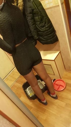 Customer photo review of Two Piece Short set w/ Long Sleeve Top