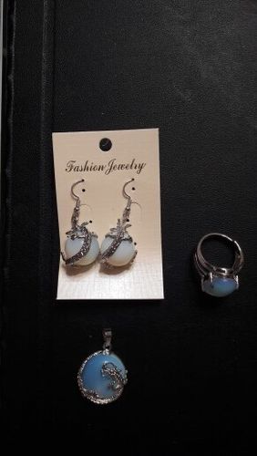 Customer photo review of Collier et Pendentif Dragon en Pierre Naturelle