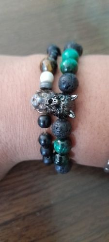 Customer photo review of Bracelet Loup Pierre de Lave et Œil de Tigre Vert